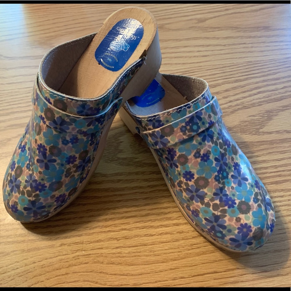 Cape Clogs Blue Floral Swedish 39